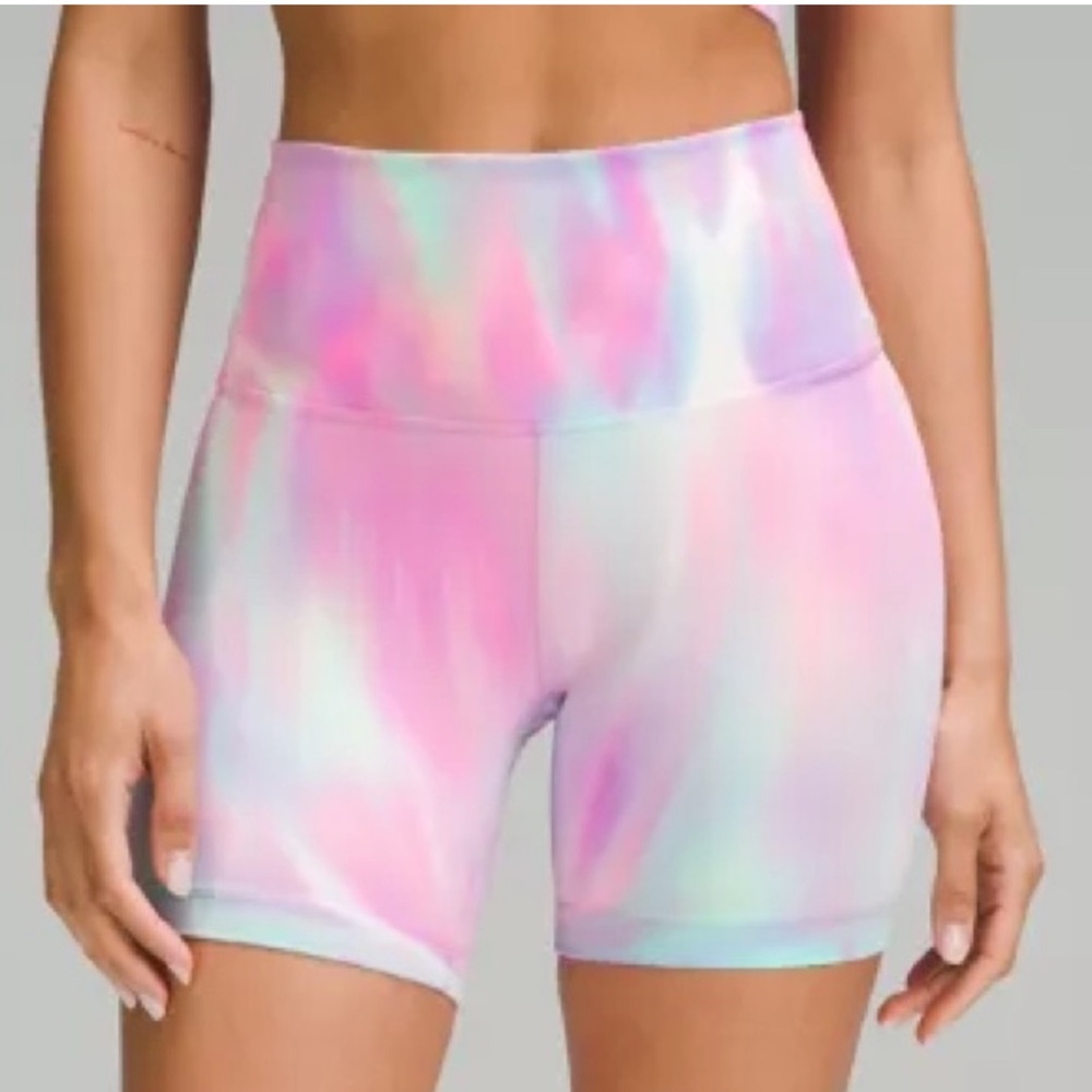 🌈🦄 RARE NWT Lululemon Wunder Train 6"
High Rise Short Psychedelic 4